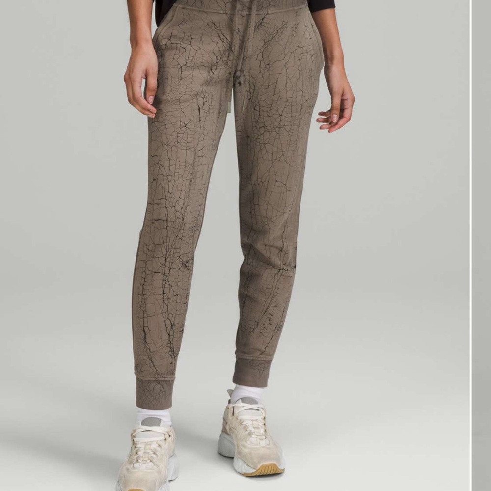Lululemon Athletica Warm Down Jogger 7/8 Length